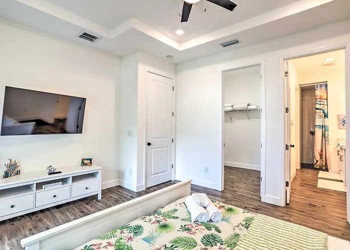 Tampa House W/ Patio, Near Downtown & Beaches!
