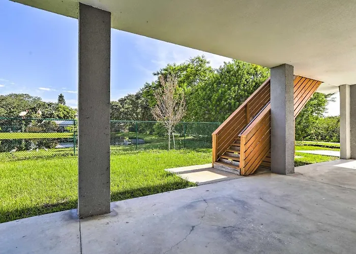 Family-Friendly Tampa Home < 3 Mi To Ocean!