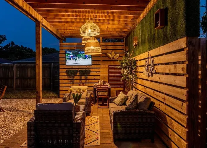 Upscale Ybor House With Outdoor Living Space