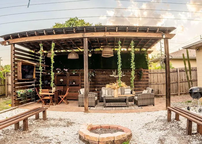 Upscale Ybor House With Outdoor Living Space
