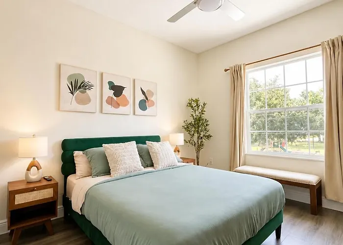 4 Bedroom House Near Downtown Tampa Sleeps 12 Pool Private Patio Pet Friendly
