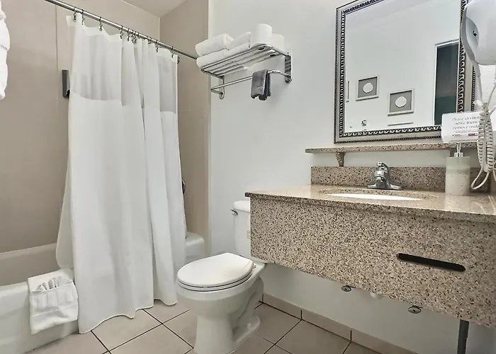 Beautiful Two Bedroom, Two Bath Condo At Sailport
